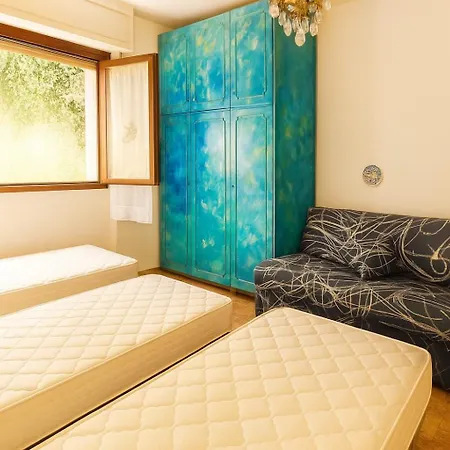 Adelasia Homestay *