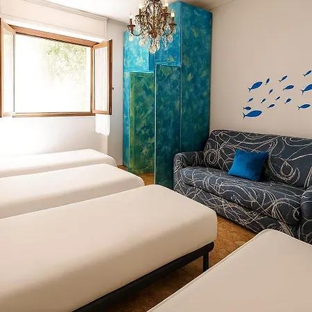 Adelasia Homestay *