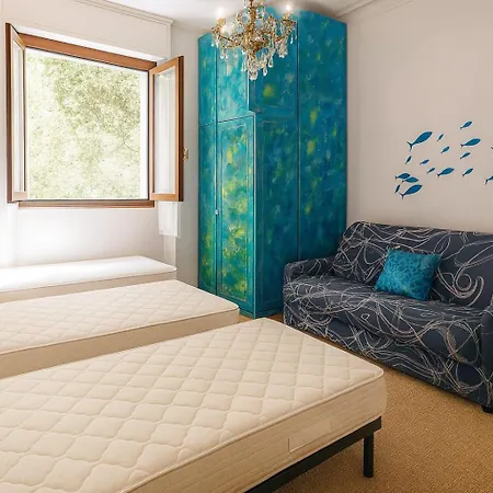 Adelasia Homestay *